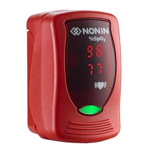 saturatiemeter met bovenste getal de zuurstofsaturatie en het onderste getal de hartslag