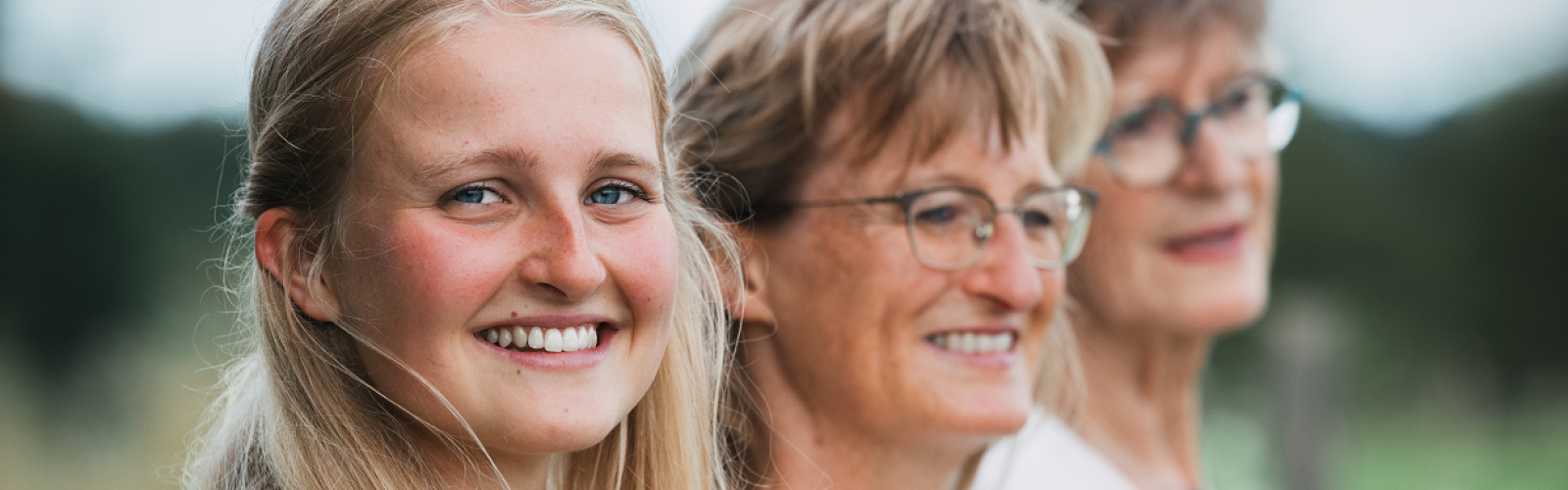 3 generaties vrouwen op een rij